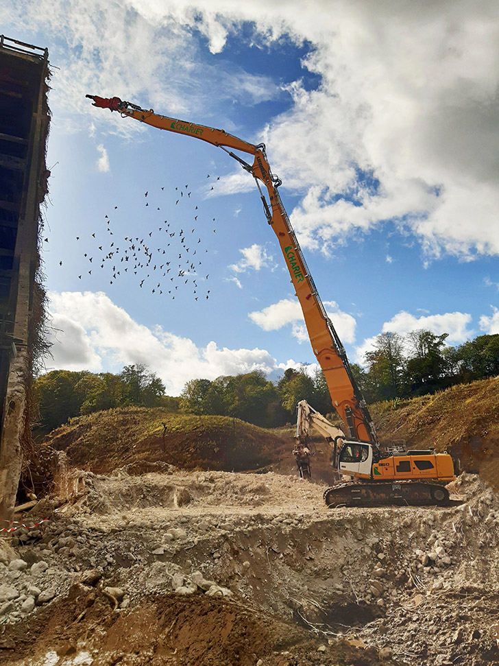 Pelle de déconstruction grande hauteur Liebherr R960