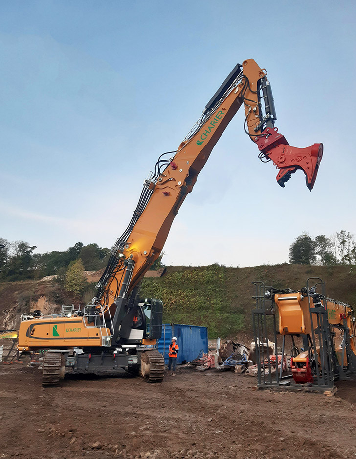 Pelle de déconstruction grande hauteur Liebherr R960