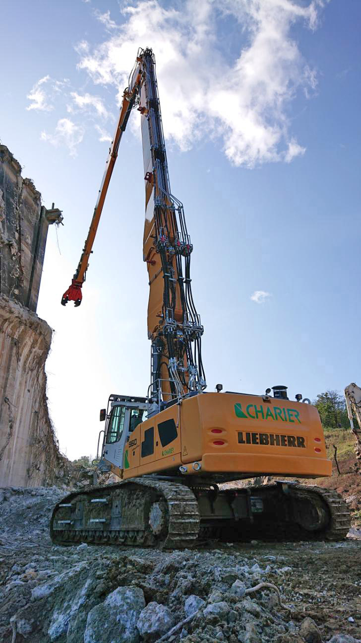 Pelle de déconstruction grande hauteur Liebherr R960